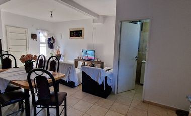 VENTA DUPLEX CON COCHERA Y PATIO. RIVADAVIA