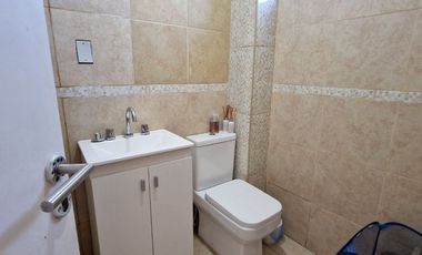VENTA DUPLEX CON COCHERA Y PATIO. RIVADAVIA