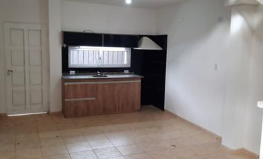 VENTA DUPLEX CON COCHERA Y PATIO. RIVADAVIA