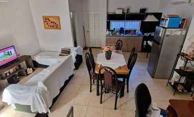 VENTA DUPLEX CON COCHERA Y PATIO. RIVADAVIA