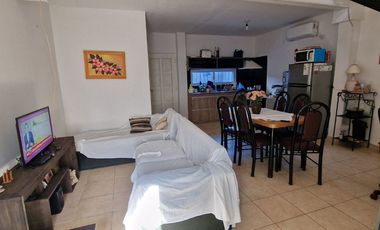 VENTA DUPLEX CON COCHERA Y PATIO. RIVADAVIA