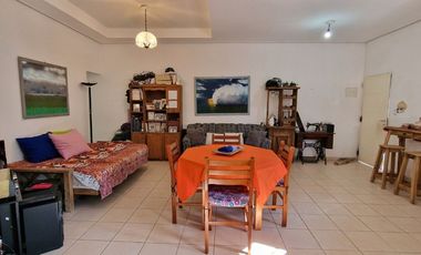 VENTA DEPARTAMENTO CON COCHERA Y PATIO. RIVADAVIA