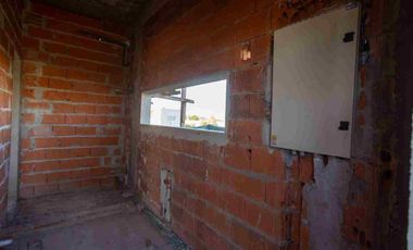 CASA 7 AMB EN VENTA EN BARRIO SANTA CLARA AL SUR
