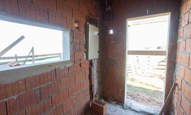 CASA 7 AMB EN VENTA EN BARRIO SANTA CLARA AL SUR