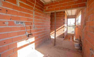 CASA 7 AMB EN VENTA EN BARRIO SANTA CLARA AL SUR