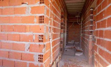 CASA 7 AMB EN VENTA EN BARRIO SANTA CLARA AL SUR
