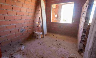 CASA 7 AMB EN VENTA EN BARRIO SANTA CLARA AL SUR