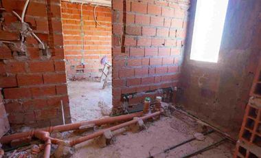 CASA 7 AMB EN VENTA EN BARRIO SANTA CLARA AL SUR
