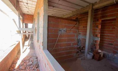 CASA 7 AMB EN VENTA EN BARRIO SANTA CLARA AL SUR