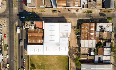 GALPON CON OFICINAS EN VENTA SOBRE BOULEVARD SEGUI