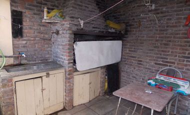 VENTA CASA 5 AMBIENTES EN  J. MARMOL APTO CREDITO