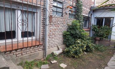 VENTA CASA 5 AMBIENTES EN  J. MARMOL APTO CREDITO