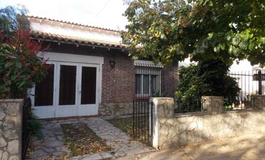 VENTA CASA 5 AMBIENTES EN  J. MARMOL APTO CREDITO