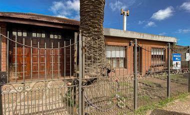 Venta Casa 3 Ambientes, , quincho, amplia cochera