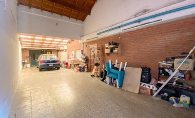 Venta Casa 3 Ambientes, , quincho, amplia cochera