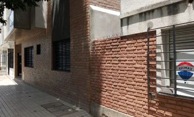 VENTA CASA A REFACCIONAR BARRIO SUR