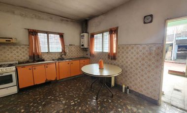 VENTA CASA 4 AMBIENTES EL PALOMAR A RECICLAR