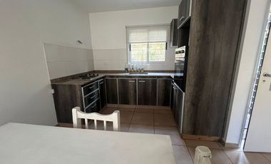 ALQUILER CASA DUPLEX 3 AMB COCHERA PATIO ITUZAINGO