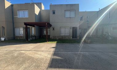 ALQUILER CASA DUPLEX 3 AMB COCHERA PATIO ITUZAINGO