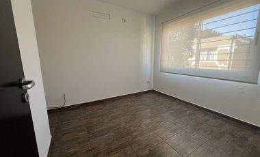 ALQUILER CASA DUPLEX 3 AMB COCHERA PATIO ITUZAINGO