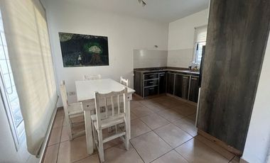 ALQUILER CASA DUPLEX 3 AMB COCHERA PATIO ITUZAINGO