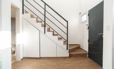 CASA DUPLEX 3 HAB. EN VENTA APTA BANCO GONNET