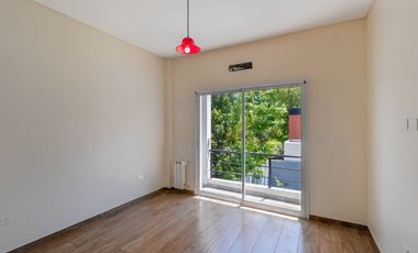 VENTA CASA 5 AMBIENTES EN RANELAGH C/COCHERA