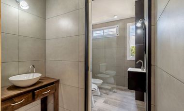 VENTA CASA 5 AMBIENTES EN RANELAGH C/COCHERA