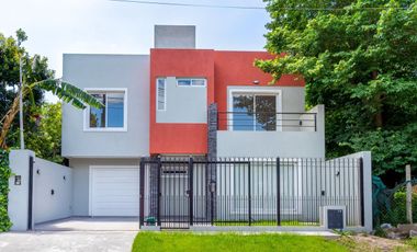 VENTA CASA 5 AMBIENTES EN RANELAGH C/COCHERA
