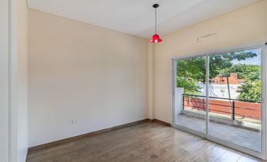 VENTA CASA 5 AMBIENTES EN RANELAGH C/COCHERA