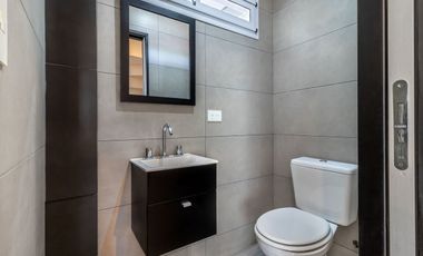 VENTA CASA 5 AMBIENTES EN RANELAGH C/COCHERA
