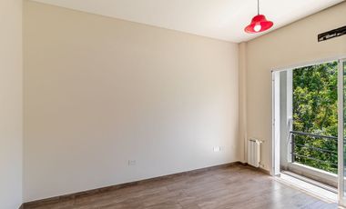 VENTA CASA 5 AMBIENTES EN RANELAGH C/COCHERA