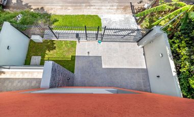 VENTA CASA 5 AMBIENTES EN RANELAGH C/COCHERA