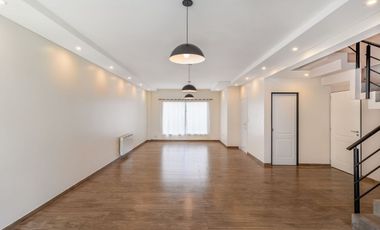 VENTA CASA 5 AMBIENTES EN RANELAGH C/COCHERA
