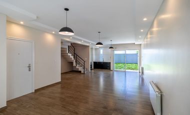 VENTA CASA 5 AMBIENTES EN RANELAGH C/COCHERA