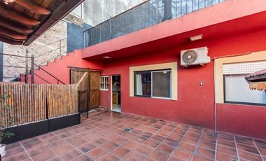 Venta casa en Mataderos con quincho y terraza