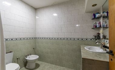 Venta casa en Mataderos con quincho y terraza