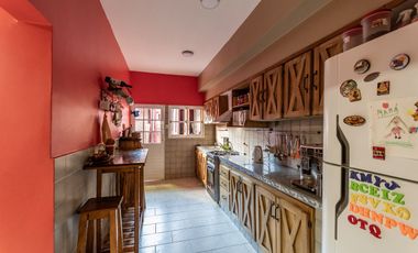 Venta casa en Mataderos con quincho y terraza