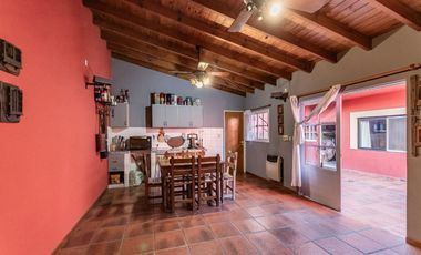 Venta casa en Mataderos con quincho y terraza