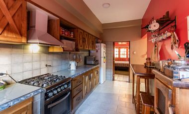 Venta casa en Mataderos con quincho y terraza