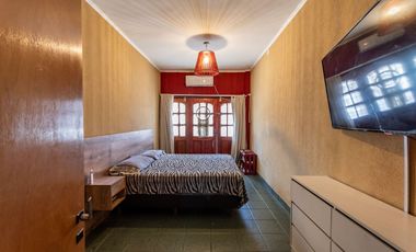 Venta casa en Mataderos con quincho y terraza