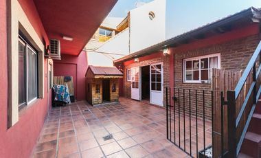 Venta casa en Mataderos con quincho y terraza