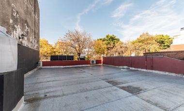 Venta casa en Mataderos con quincho y terraza