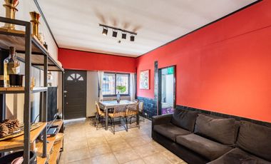 Venta casa en Mataderos con quincho y terraza