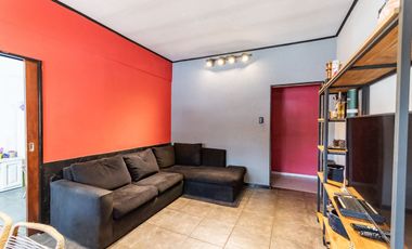 Venta casa en Mataderos con quincho y terraza