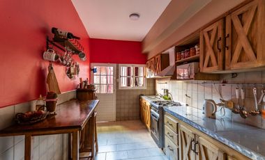 Venta casa en Mataderos con quincho y terraza