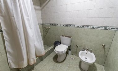Venta casa en Mataderos con quincho y terraza