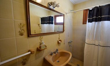 VENTA CHALET 6 AMB. EN ESQ. EXCELENTE EN 2 LOTES