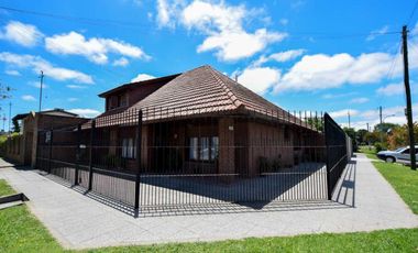 VENTA CHALET 6 AMB. EN ESQ. EXCELENTE EN 2 LOTES