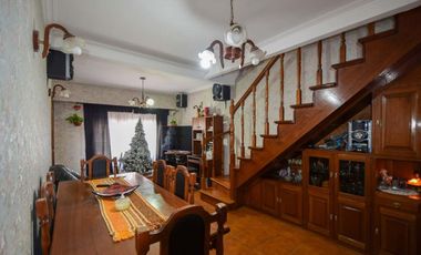 VENTA CHALET 6 AMB. EN ESQ. EXCELENTE EN 2 LOTES